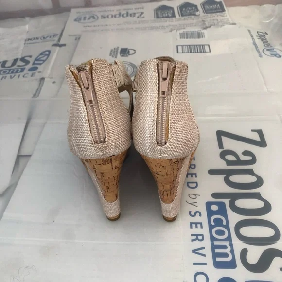 BCBG BCBGENERATION wedge platform sandal - Picture 12 of 13